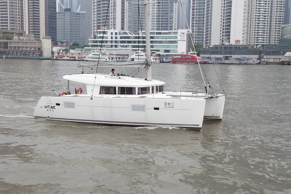 法国蓝高 Lagoon400