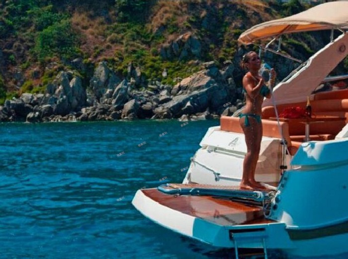 34英尺運(yùn)動游艇 34英尺運(yùn)動游艇